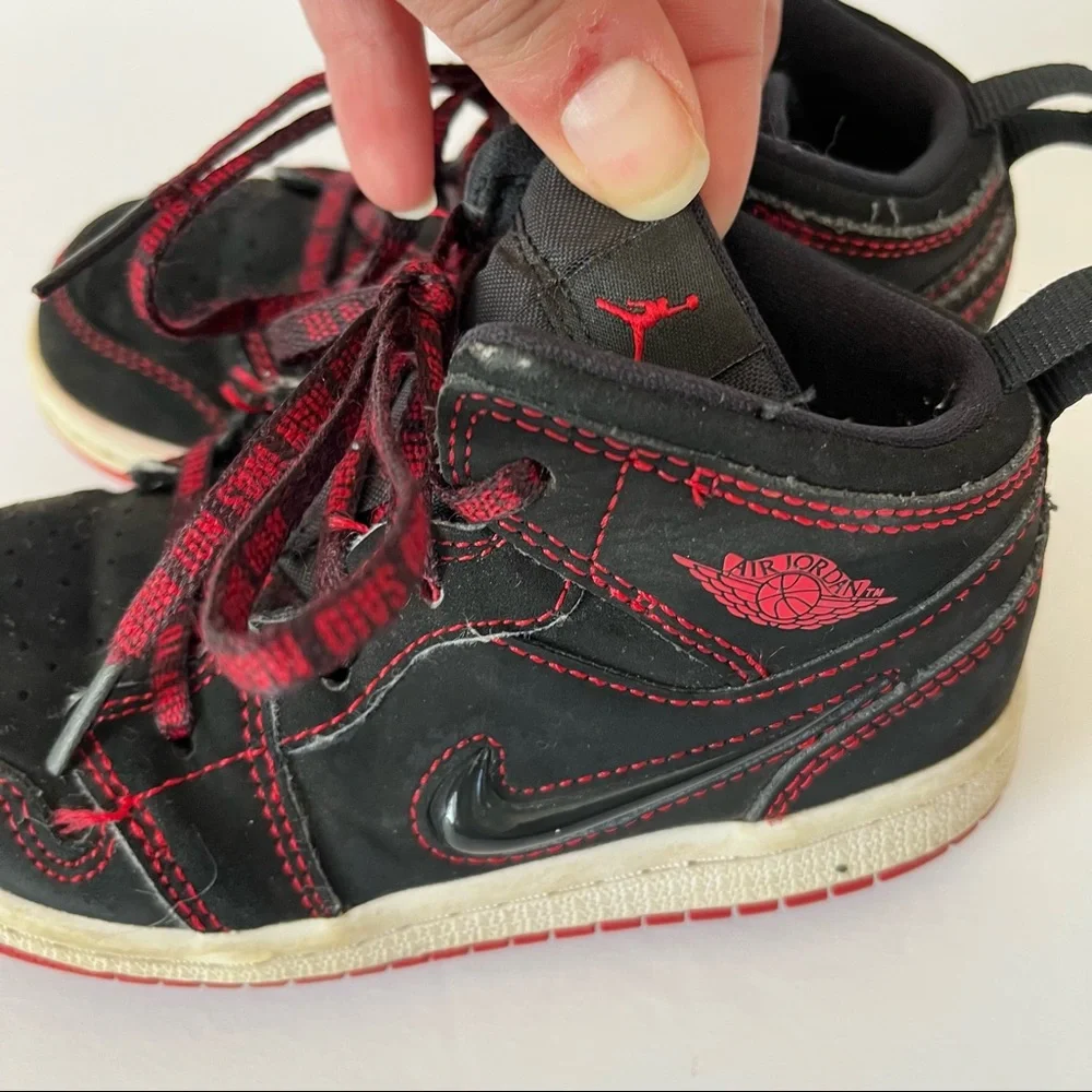 Nike Air Jordan 1 Mid Fearless Black/Red Size 9